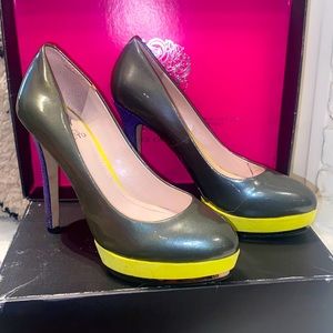 Vince Camuto Platform Heel“Dacoma” Bootie size 8